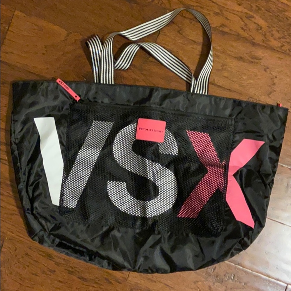 SALE‼️3/$15 Victoria secret overnight bad